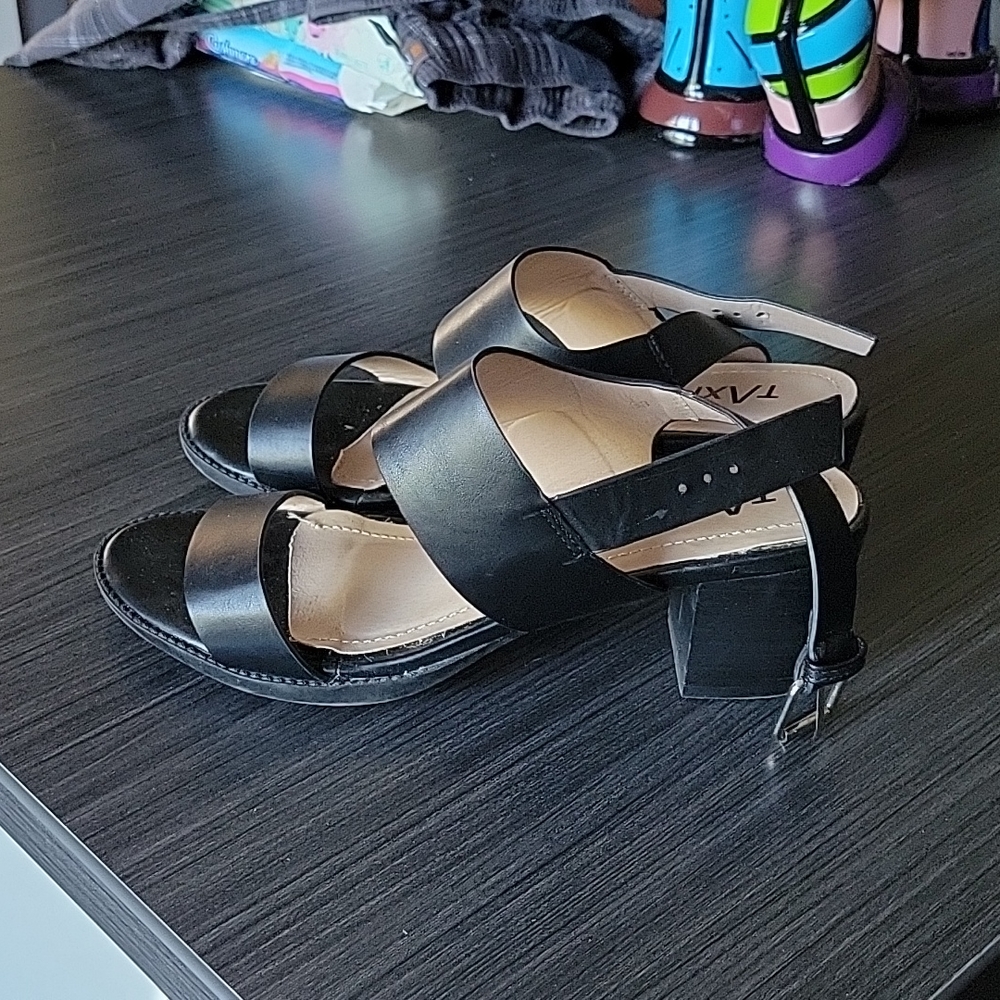 Black sandals, size 8